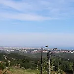 度假居 Between Mountain And Sea