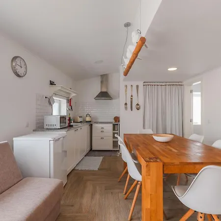 Between Mountain And Sea * Alcabideche