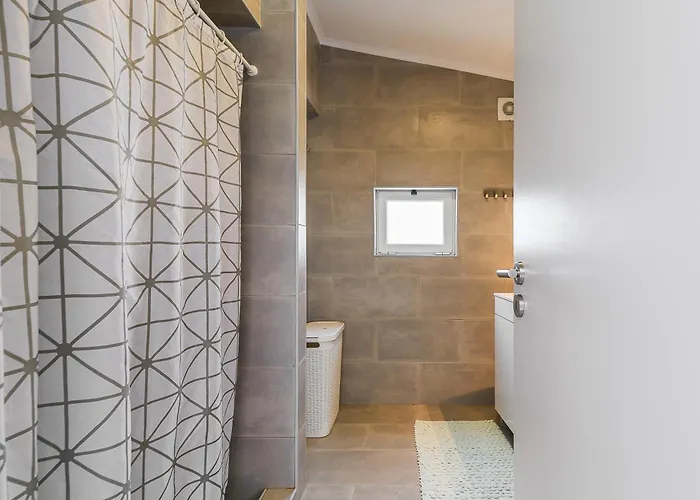 Between Mountain And Sea